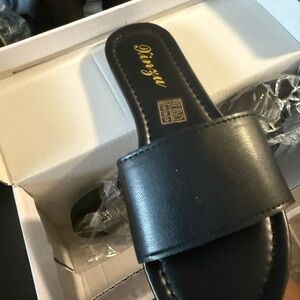 Black Women's Slide Sandals